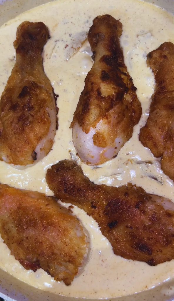 smothered chicken recipe in pan