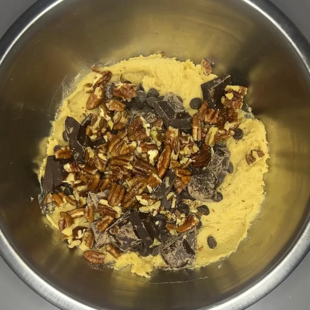Chocolate chip and pecan cookie recipe dough